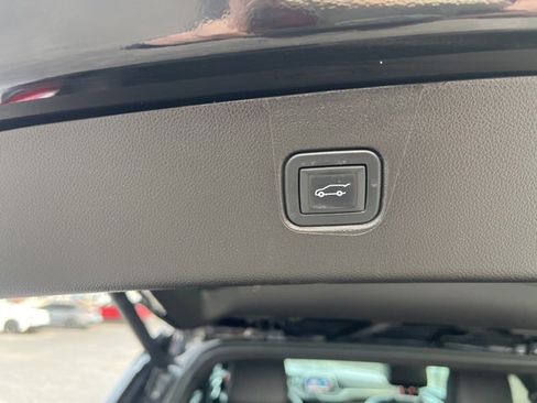 Used 2022 Chevrolet Blazer RS w/ Enhanced Convenience Package image 9