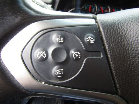 Used 2018 Chevrolet Suburban LT image 28