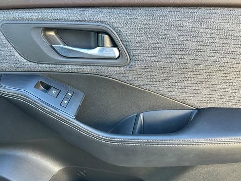 Used 2023 Nissan Rogue SV image 20