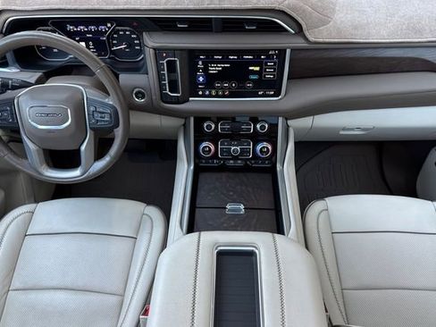 Used 2021 GMC Yukon Denali w/ Denali Ultimate Package AWD/4WD image 15