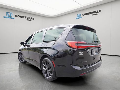 Used 2025 Chrysler Pacifica Limited FWD image 8