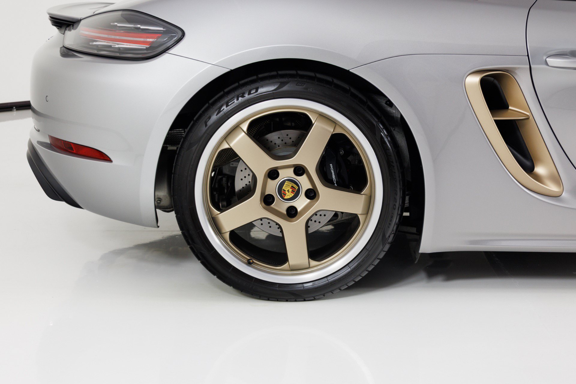 Used 2021 Porsche 718 Boxster RWD image 13