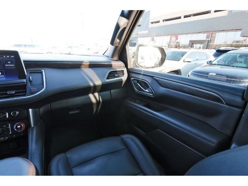 Used 2022 Chevrolet Tahoe LT w/ Luxury Package AWD/4WD image 12
