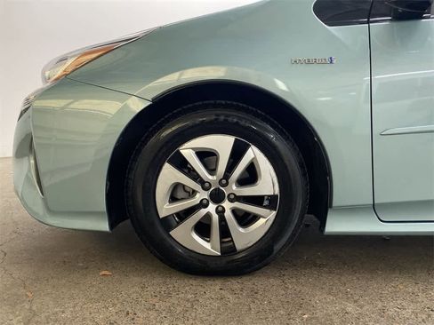 Used 2016 Toyota Prius Four image 12