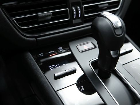 New 2026 Porsche Macan AWD/4WD image 29