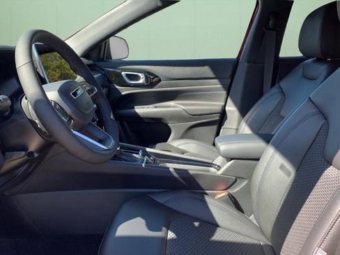 Certified 2026 Jeep Compass Latitude image 18