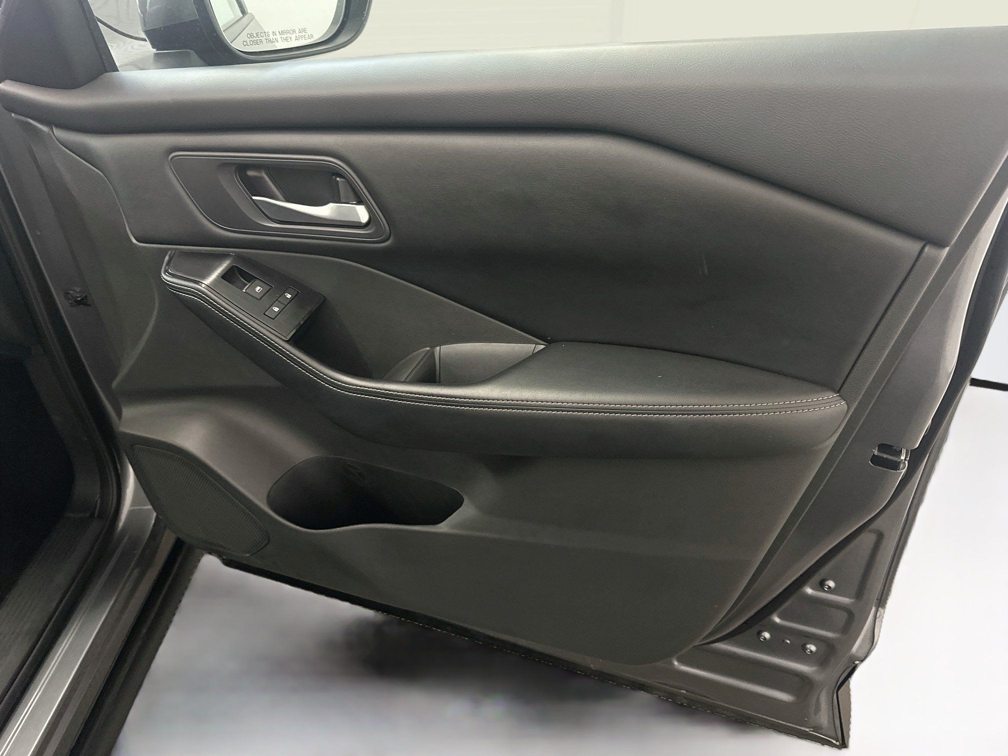 Used 2025 Nissan Rogue SV AWD/4WD image 33