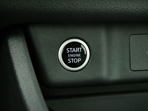 Used 2023 Nissan Rogue S image 27