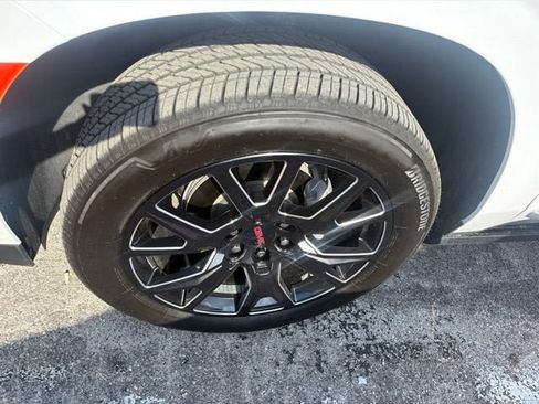 Used 2023 GMC Yukon Denali RWD image 15
