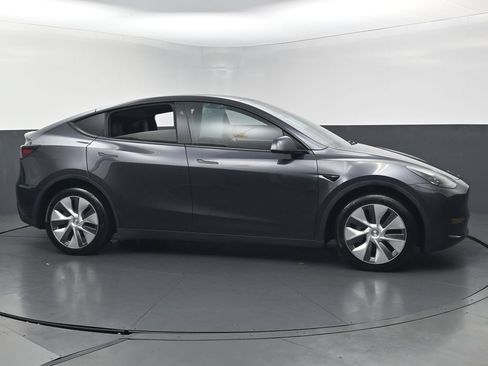 Used 2024 Tesla Model Y Long Range AWD/4WD image 47
