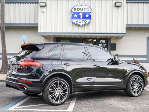 Used 2018 Porsche Cayenne Platinum Edition w/ Premium Package AWD/4WD image 6