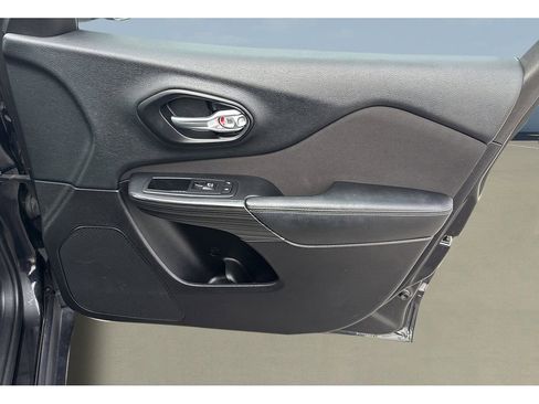 Used 2015 Jeep Cherokee Latitude image 25