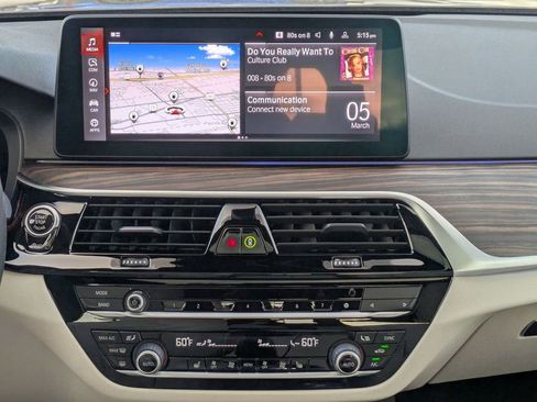 Used 2021 BMW 530i xDrive 530i xDrive w/ Premium Package image 19