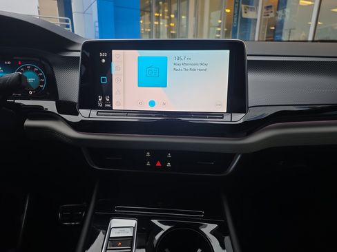 Used 2024 Volkswagen Atlas Cross Sport SEL Premium R-Line image 22