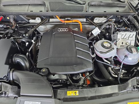 Used 2025 Audi Q5 e Premium Plus w/ Premium Plus Package image 31