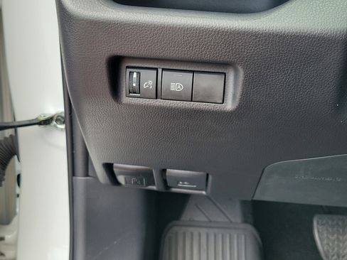 Used 2025 Toyota RAV4 XLE AWD/4WD image 27