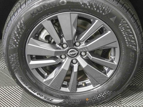 Used 2022 Nissan Pathfinder SV image 11