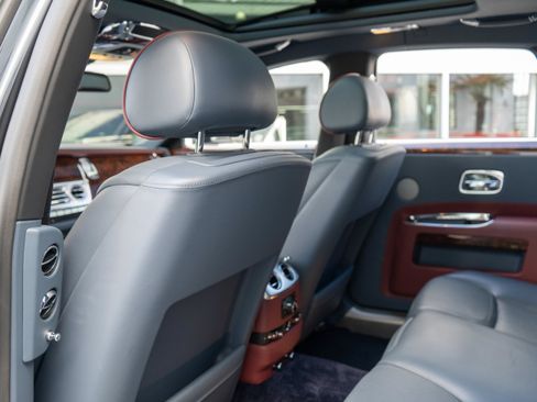 Used 2017 Rolls-Royce Ghost RWD image 29