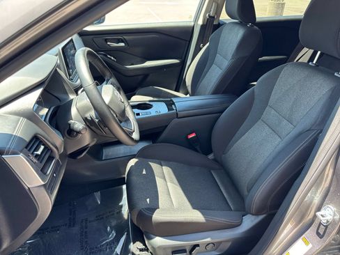 Used 2025 Nissan Rogue SV FWD image 38