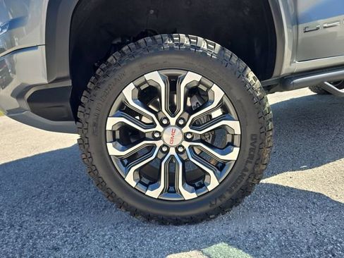 Used 2024 GMC Canyon Denali image 30