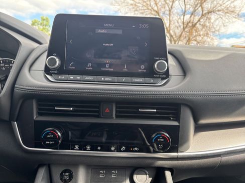 Used 2025 Nissan Rogue SV FWD image 17