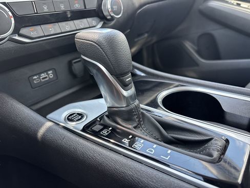 Used 2024 Nissan Altima 2.5 SV FWD image 23