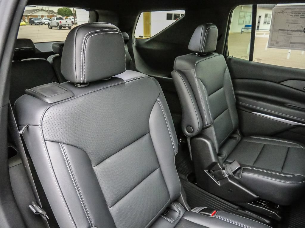 New 2027 Chevrolet Traverse LT w/ Driver Confidence Package FWD image 24
