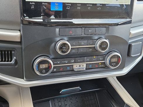 Used 2022 Ford Expedition Max XLT image 30