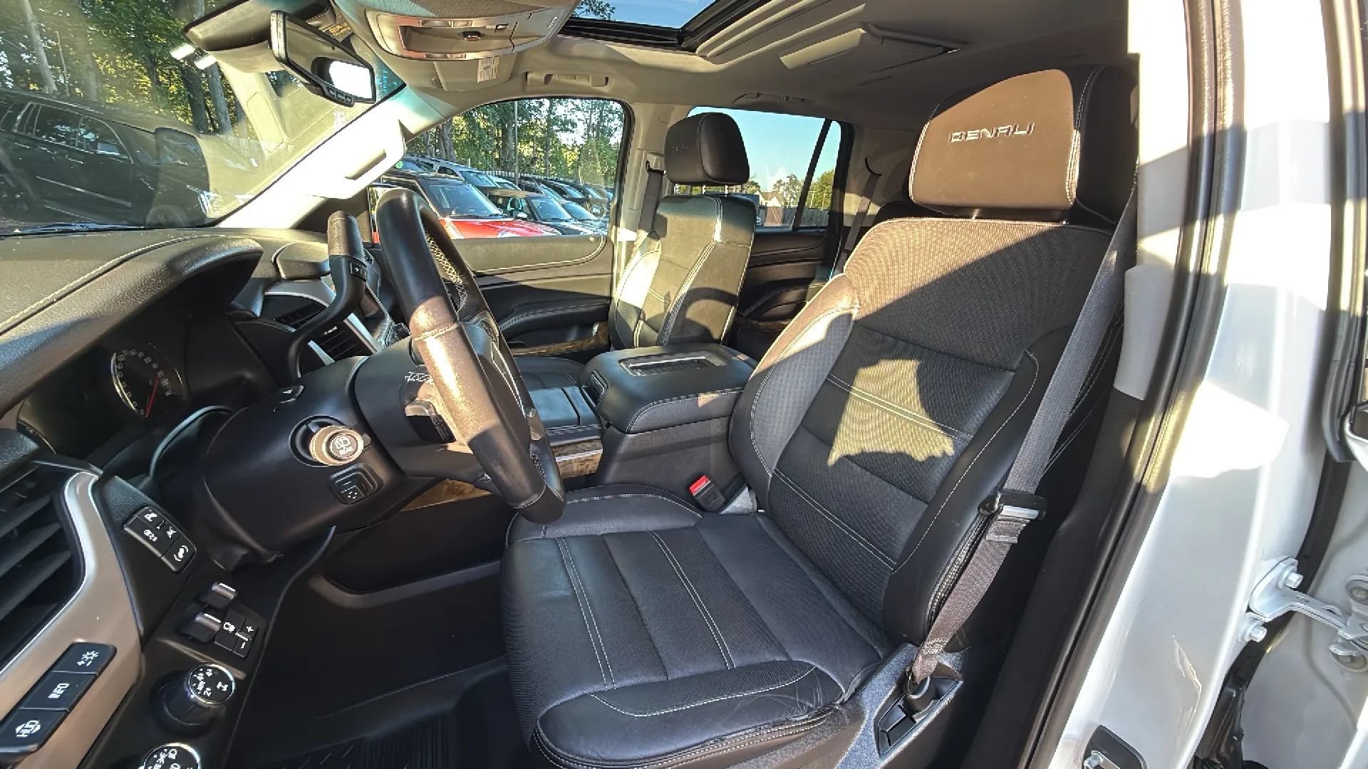 Used 2016 GMC Yukon Denali w/ Open Road Package AWD/4WD image 12