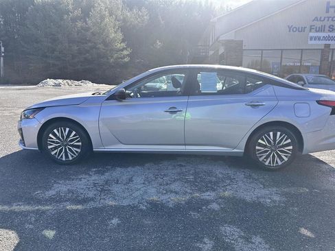 Used 2024 Nissan Altima 2.5 SV image 5