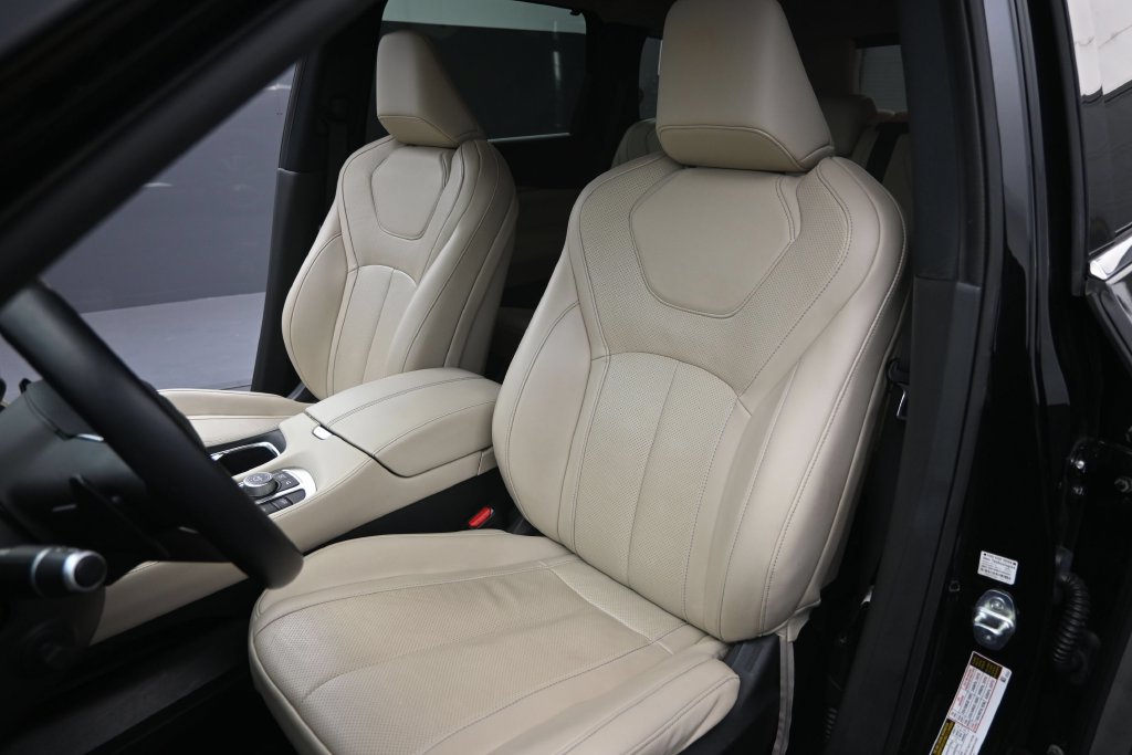 Used 2023 INFINITI QX60 Sensory AWD/4WD image 12