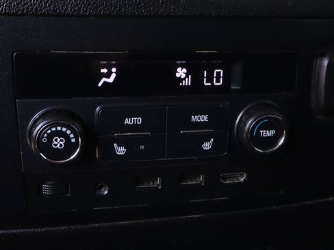 Used 2019 Chevrolet Suburban LT RWD image 48