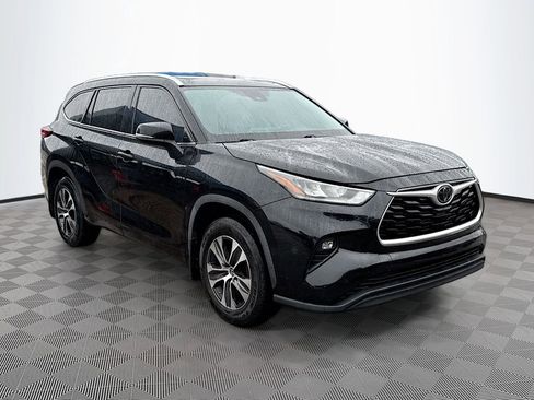 Used 2020 Toyota Highlander XLE image 4