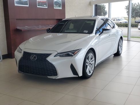 Used 2024 Lexus IS 300 w/ Comfort Package RWD image 5