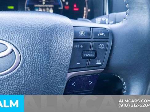 Used 2025 Toyota Camry SE image 29