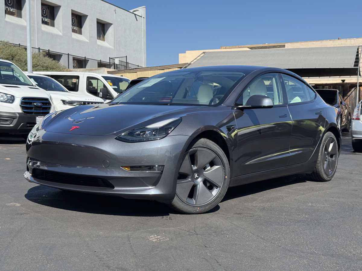 Used 2023 Tesla Model 3 Standard Range RWD image 2