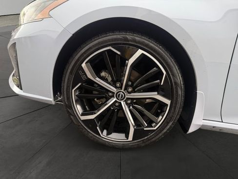 Used 2023 Nissan Altima 2.5 SR w/ SR Premium Package FWD image 9