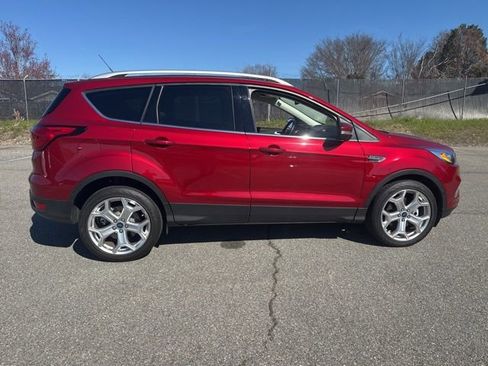 Used 2019 Ford Escape Titanium image 2