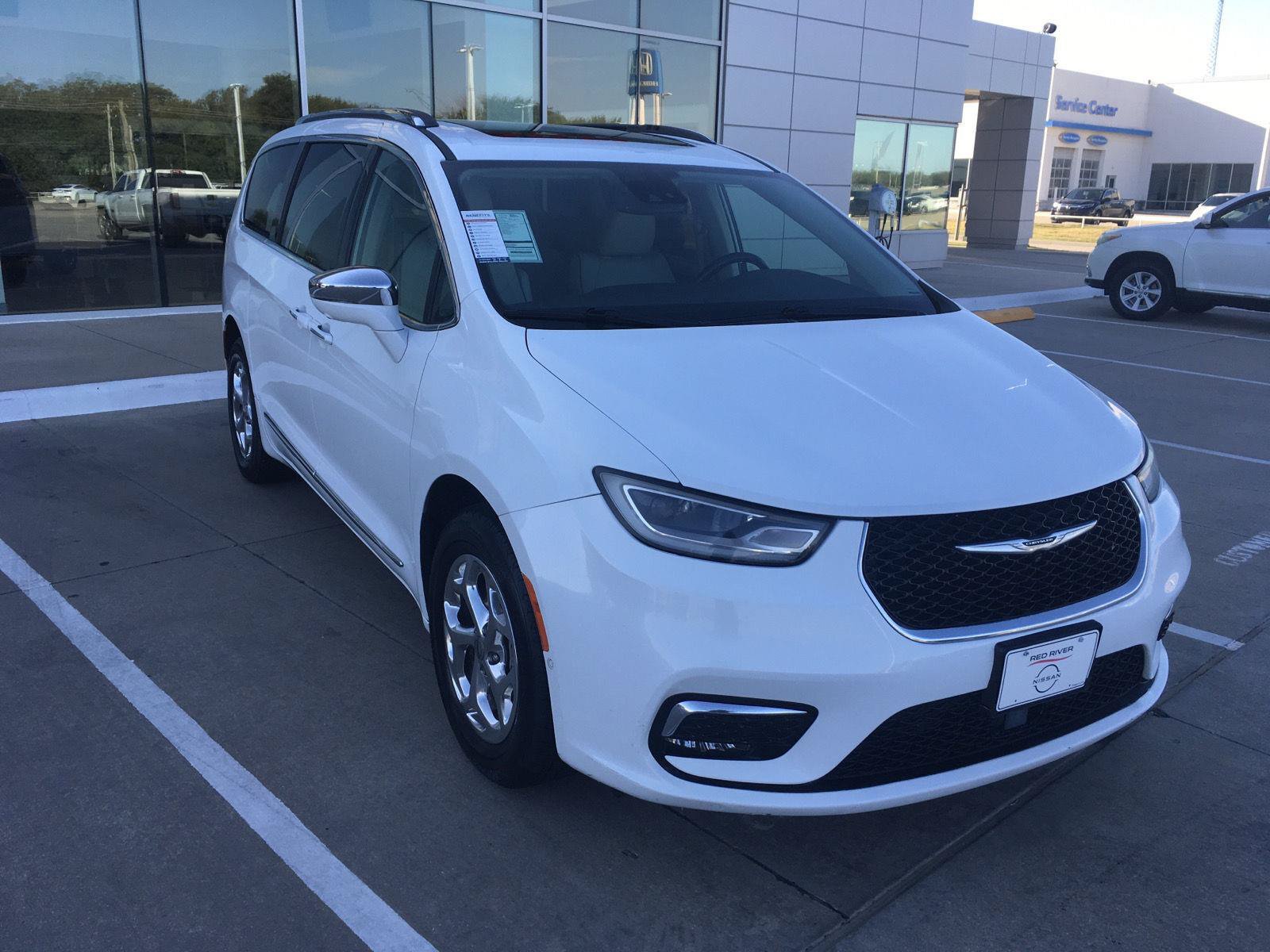 Used 2021 Chrysler Pacifica Limited w/ Premium & Safety Sphere Group AWD/4WD image 3