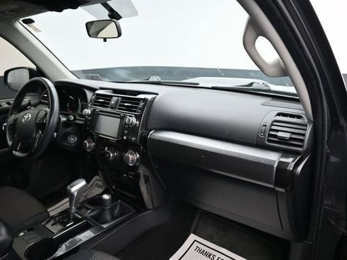 Used 2018 Toyota 4Runner TRD Off-Road image 9