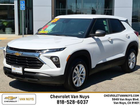 Used 2025 Chevrolet TrailBlazer LS w/ LS Convenience Package FWD image 1