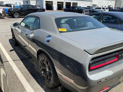 Used 2017 Dodge Challenger R/T w/ Cold Weather Group RWD image 4