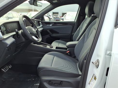 New 2026 Volkswagen Tiguan SE R-Line image 11