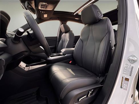 Used 2025 Acura RDX SH-AWD image 10