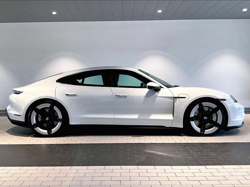 Used 2025 Porsche Taycan image 11