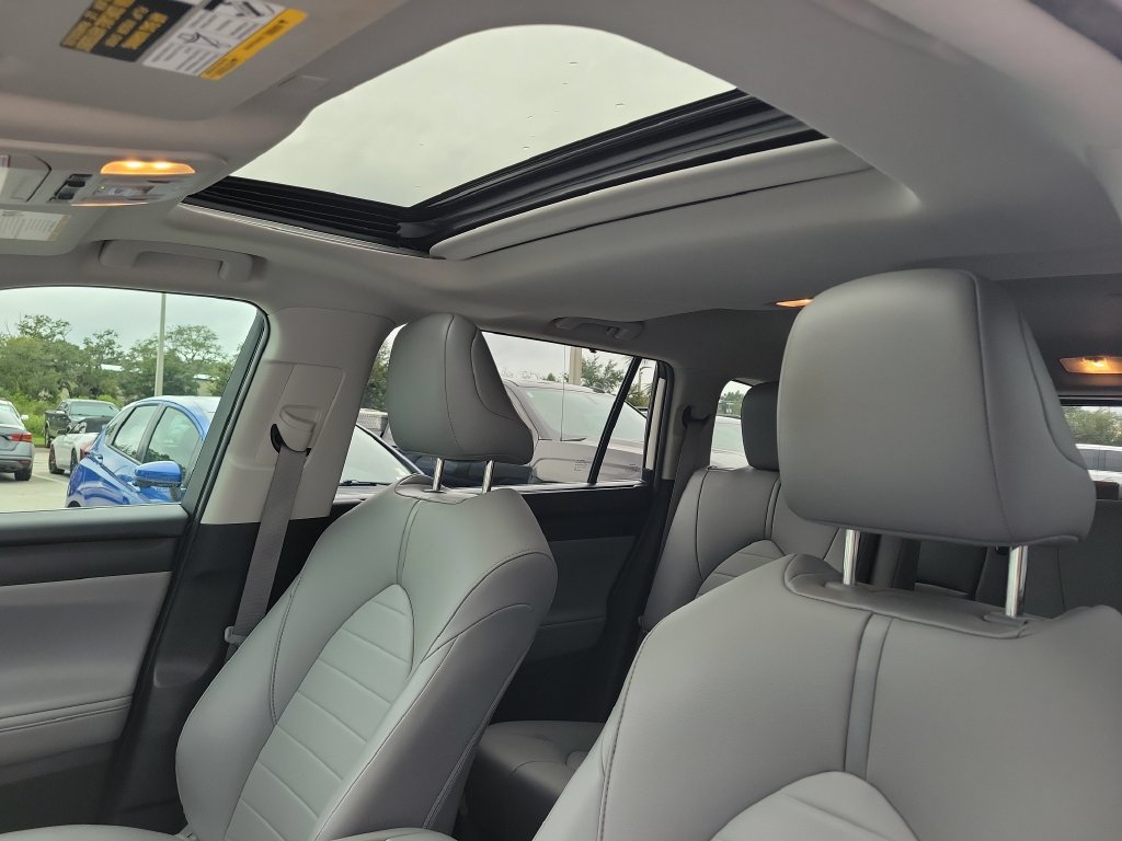 Used 2021 Toyota Highlander XLE FWD image 21