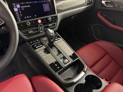 Certified 2026 Porsche Macan GTS image 27