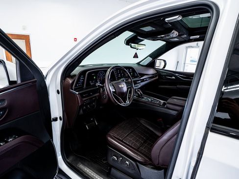 Used 2023 Cadillac Escalade V w/ LPO, ONYX Package image 38