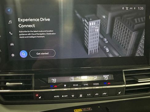 Used 2025 Toyota Sienna XLE image 26