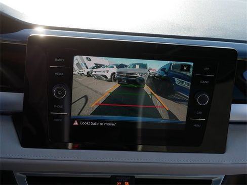Certified 2025 Volkswagen Taos SE image 28